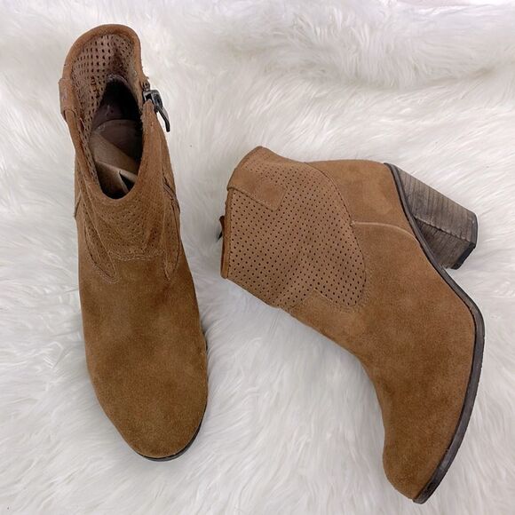 Vince Camuto | cowgirl ankle booties 9.0  Tan suede pointy toe boots. - Picture 1 of 10